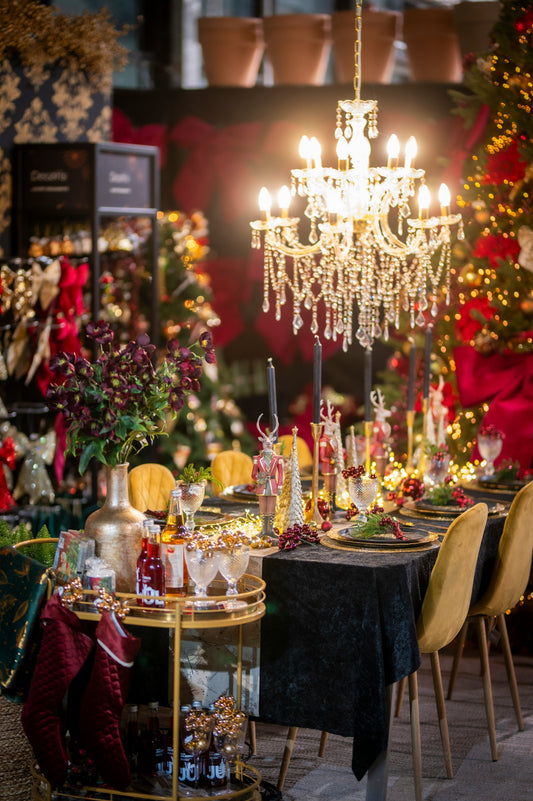 The Holiday Glow: Hosting a Warm and Sparkling Winter Party