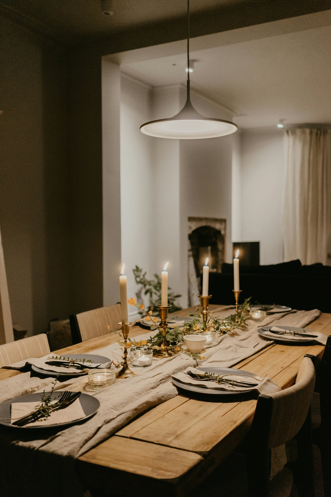 The Art of Dining: Sculpting Ambiance with Elegant Illumination