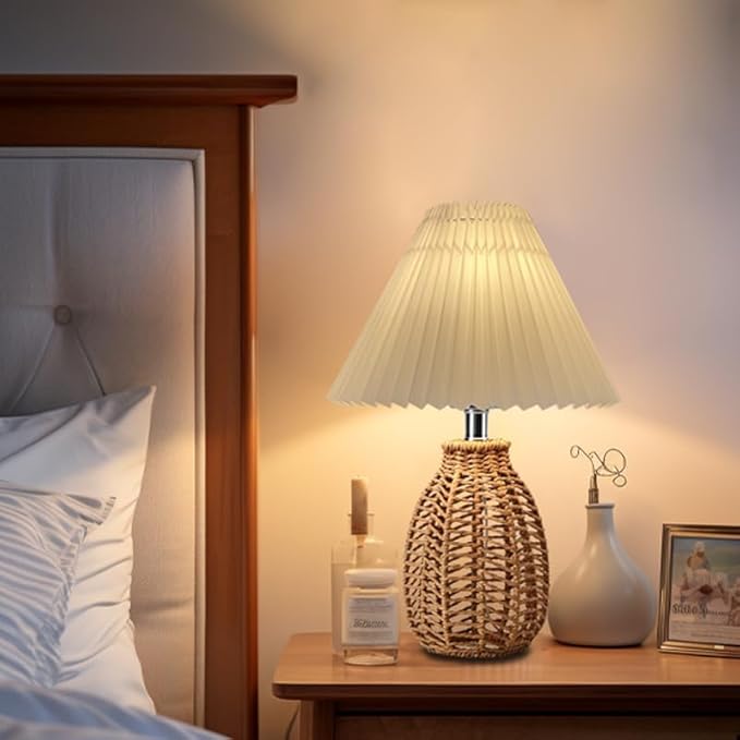 Pleated Table Lamp Wicker Woven Rattan Night Light, Modern Bedside Nightstand Lamp with White Scalloped Lampshade Rattan Metal Base, Desk Light for Bedroom Living Room Home Office Decor