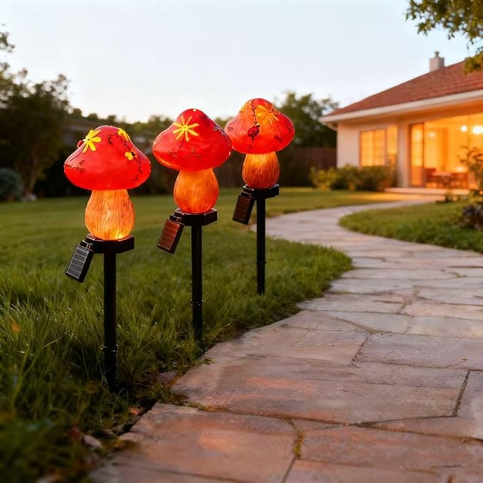 Solar Garden Lights Outdoor Waterproof，Cute Mushroom-Shaped Decorative Lamps for Balcony, Terrace, Lawn, Garden, Courtyard.（RED）