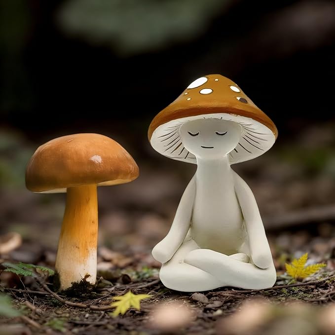 Meditation Mushroom Statue, Cute Small Resin Yoga Mushroom Figurine, 1.97 * 1.57 * 3.15 Inch Mushroom Meditation Tabletop Decor, for Garden Yard Home Patio Office Decoration