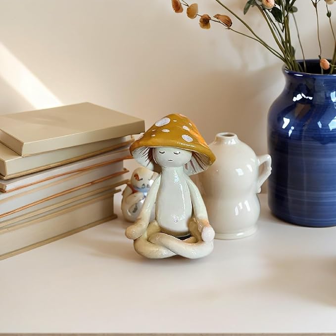 Meditation Mushroom Statue, Cute Small Resin Yoga Mushroom Figurine, 1.97 * 1.57 * 3.15 Inch Mushroom Meditation Tabletop Decor, for Garden Yard Home Patio Office Decoration