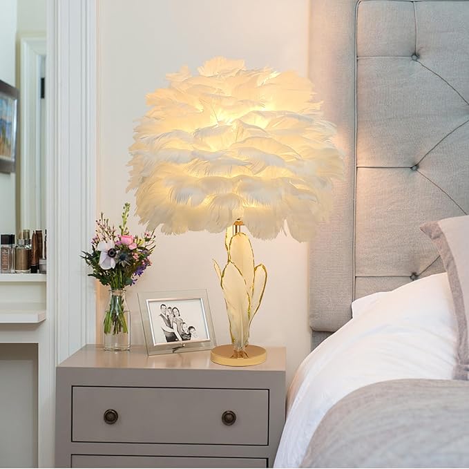 Chic White Feather Lamp Creative Furry Table Lamp Modern Feather Desk Lights Romantic Princess Bedside Nightstand Light for Teen Girls Bedroom Decoration Living Room Wedding Kids Room