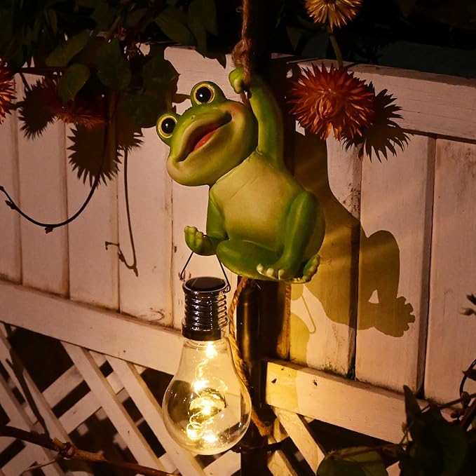 Solar Light Outdoor Frog Garden Decor Hanging Figurines Animals Porch Yard Outside Decoration Statues Tree Hugger Decorative Wall Window Fence Lighting Bulb LED