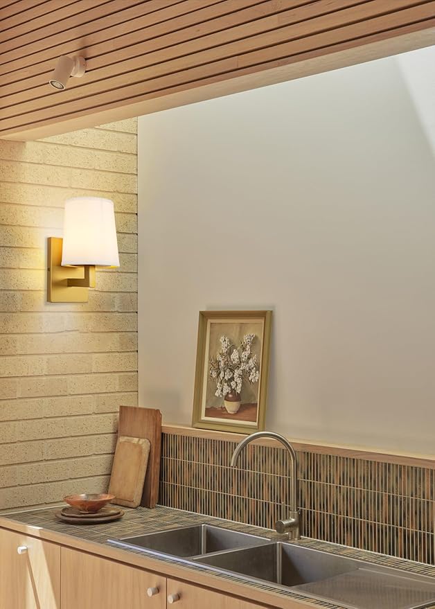 HEQIQEH Vintage Rechargeable Battery Powered 1-Light Fabric Wall Sconce, Dimmable Cordless Wall Mounted Lamp Fixture with Remote Control for Living Room Bedside Dining Room Hallway