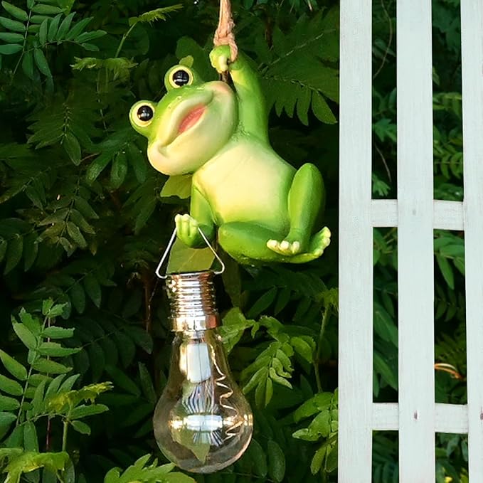 Solar Light Outdoor Frog Garden Decor Hanging Figurines Animals Porch Yard Outside Decoration Statues Tree Hugger Decorative Wall Window Fence Lighting Bulb LED