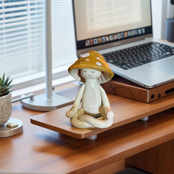 Meditation Mushroom Statue, Cute Small Resin Yoga Mushroom Figurine, 1.97 * 1.57 * 3.15 Inch Mushroom Meditation Tabletop Decor, for Garden Yard Home Patio Office Decoration