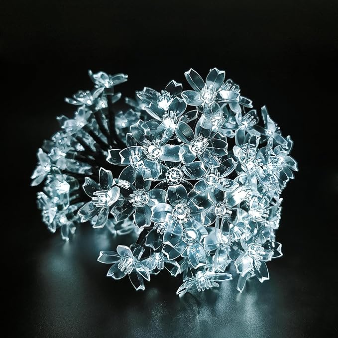 Solar String Lights for Outside，50 LED Solar Flower Lights Outdoor Waterproof ，Solar Powered Outdoor Decorative String Light for Yard, Lawn, Fence, Flower Garden, Christmas Tree (Cold White