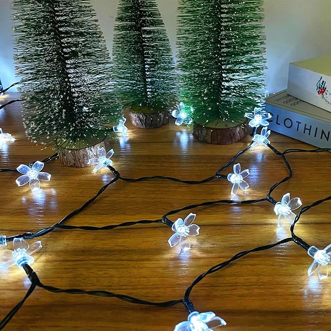 Solar String Lights for Outside，50 LED Solar Flower Lights Outdoor Waterproof ，Solar Powered Outdoor Decorative String Light for Yard, Lawn, Fence, Flower Garden, Christmas Tree (Cold White
